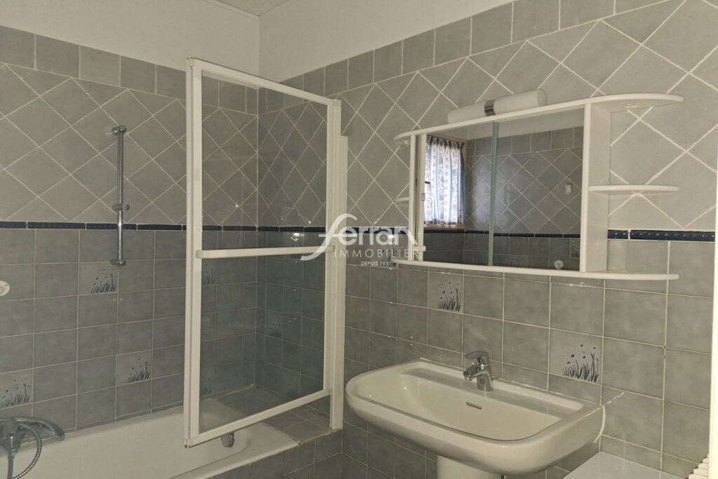 Proposé à la vente, cet appartement de trois pièces se trouve  – 3 pièces – 2 chambres – 77.00 m²
