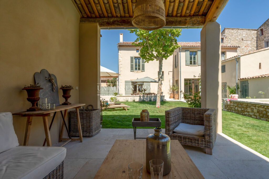 Maison de village de charme avec piscine : Luberon, proche de  – NR pièces – 4 chambres – 200.00 m²