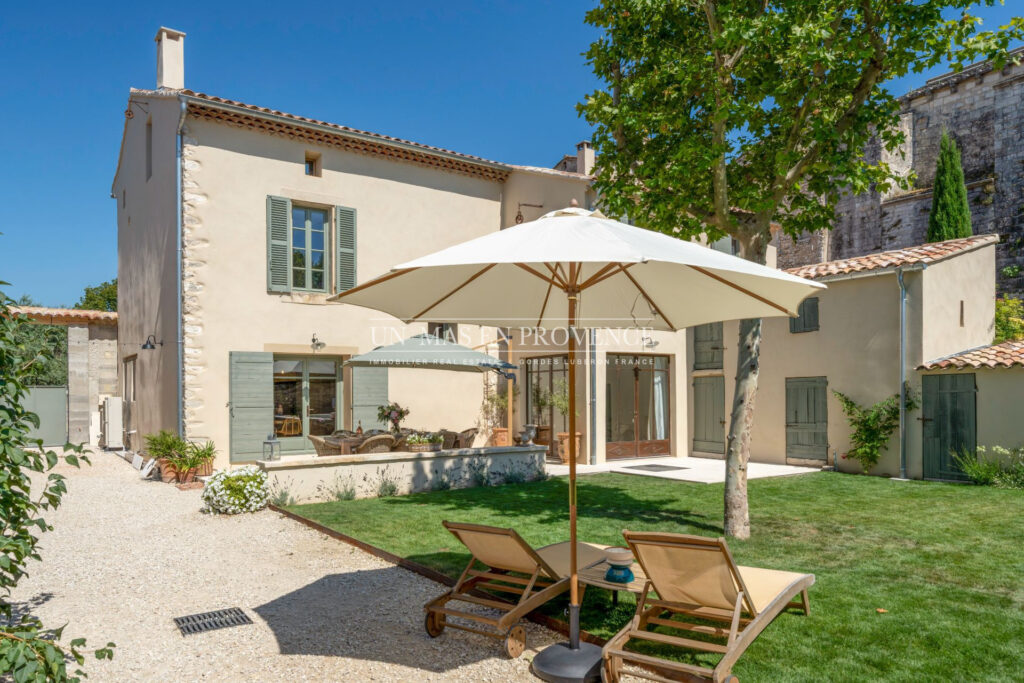 Maison de village de charme avec piscine : Luberon, proche de  – NR pièces – 4 chambres – 200.00 m²