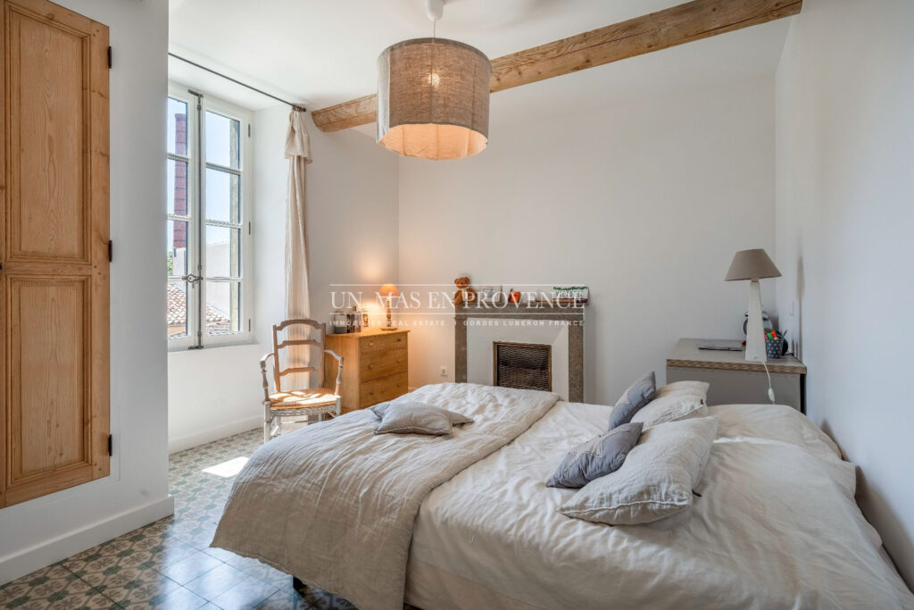 Maison de village de charme avec piscine : Luberon, proche de  – NR pièces – 4 chambres – 200.00 m²
