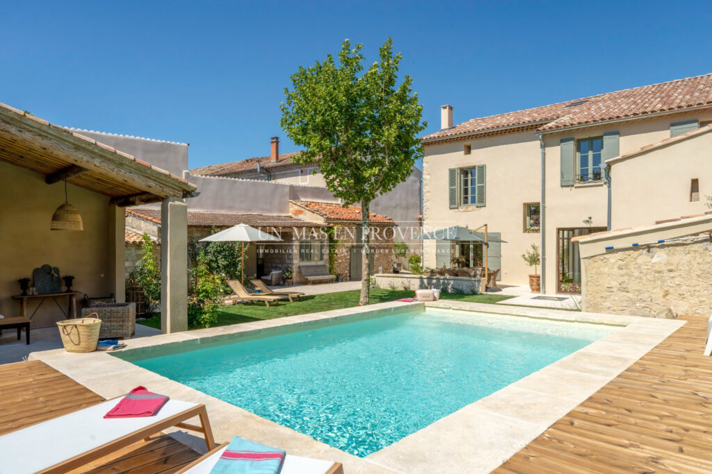 Maison de village de charme avec piscine : Luberon, proche de  – NR pièces – 4 chambres – 200.00 m²