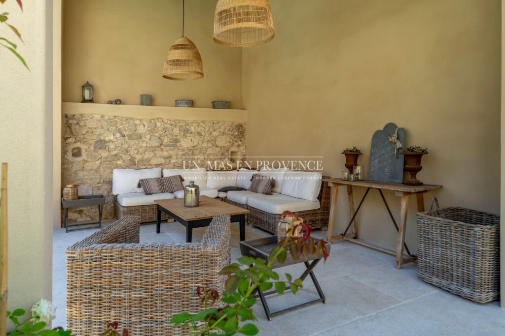 Maison de village de charme avec piscine : Luberon, proche de  – NR pièces – 4 chambres – 200.00 m²