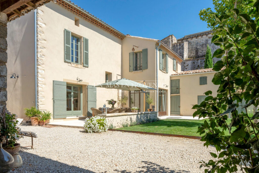 Maison de village de charme avec piscine : Luberon, proche de  – NR pièces – 4 chambres – 200.00 m²