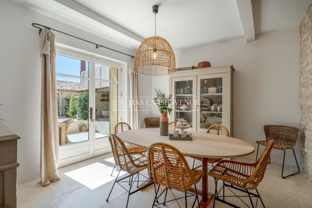 Maison de village de charme avec piscine : Luberon, proche de  – NR pièces – 4 chambres – 200.00 m²