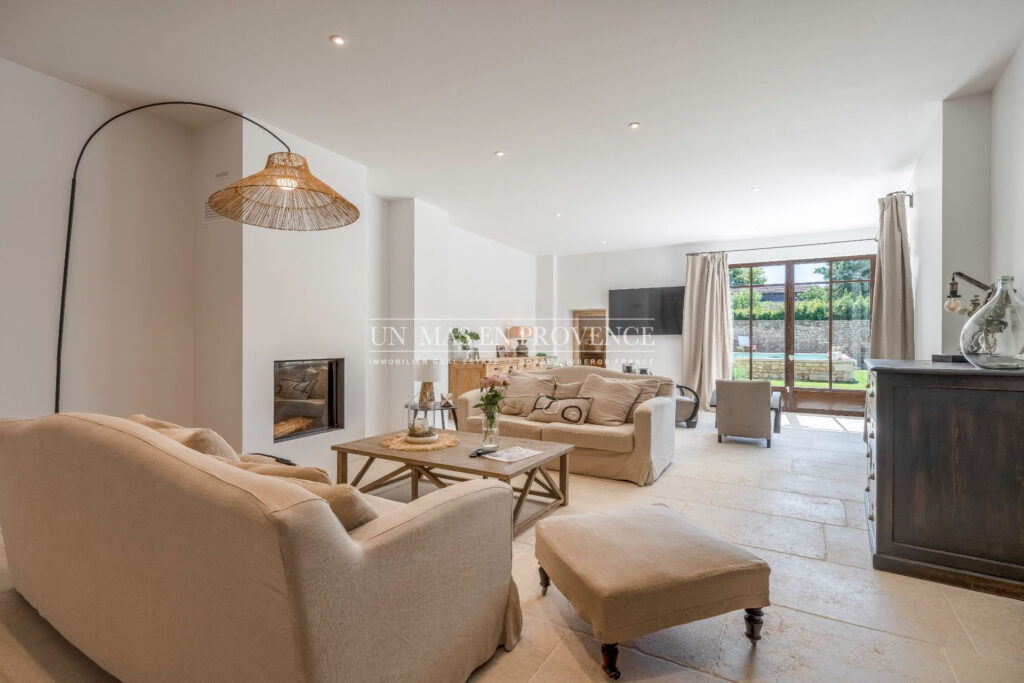 Maison de village de charme avec piscine : Luberon, proche de  – NR pièces – 4 chambres – 200.00 m²
