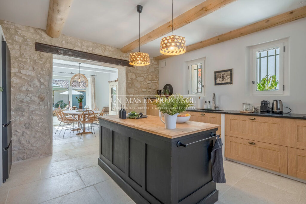 Maison de village de charme avec piscine : Luberon, proche de  – NR pièces – 4 chambres – 200.00 m²