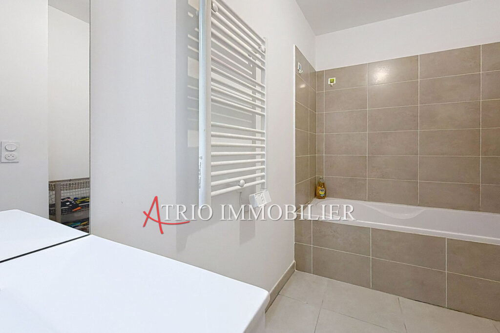 En plein coeur du centre-ville de Saint Laurent du var, dans u – 3 pièces – 2 chambres – 63.00 m²