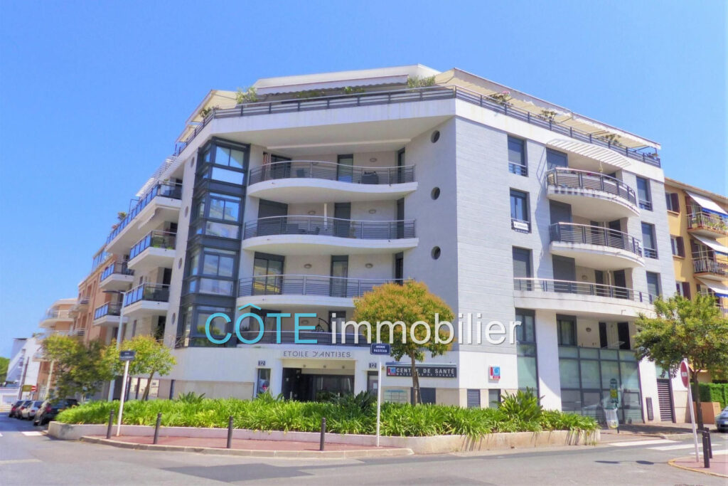 2 PIECES ANTIBES CENTRE PORT VAUBAN CALME – 2 pièces – 1 chambre – 47.77 m²
