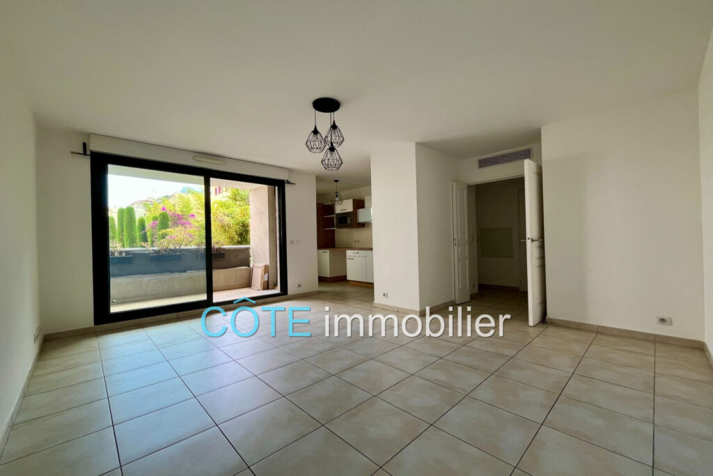 2 PIECES ANTIBES CENTRE PORT VAUBAN CALME – 2 pièces – 1 chambre – 47.77 m²