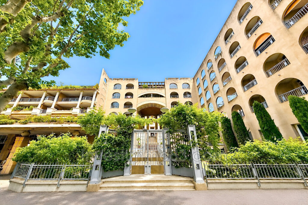 Dans une résidence fermée et sécurisée, bel appartement au 6èm – 4 pièces – 3 chambres – 77.41 m²