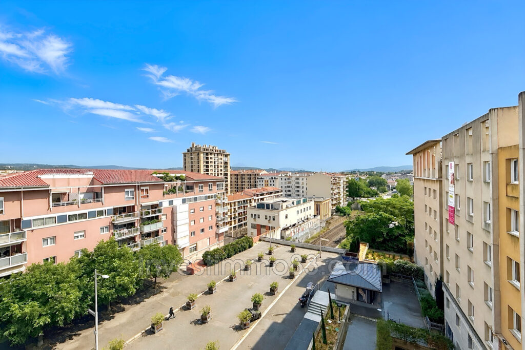 Dans une résidence fermée et sécurisée, bel appartement au 6èm – 4 pièces – 3 chambres – 77.41 m²