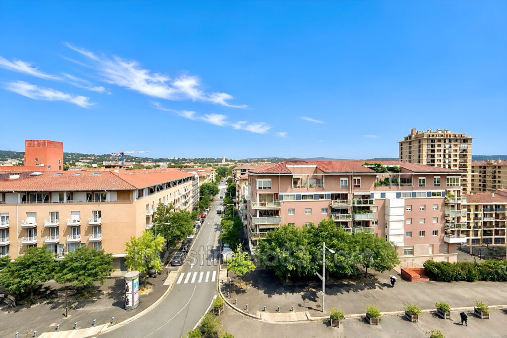 Dans une résidence fermée et sécurisée, bel appartement au 6èm – 4 pièces – 3 chambres – 77.41 m²