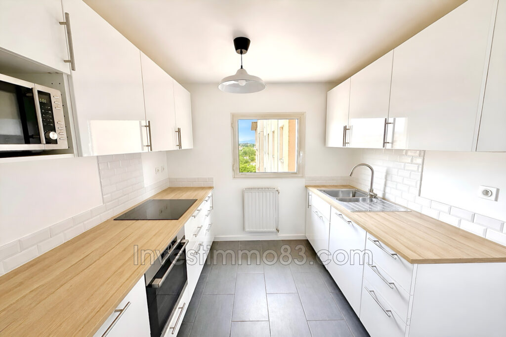 Dans une résidence fermée et sécurisée, bel appartement au 6èm – 4 pièces – 3 chambres – 77.41 m²