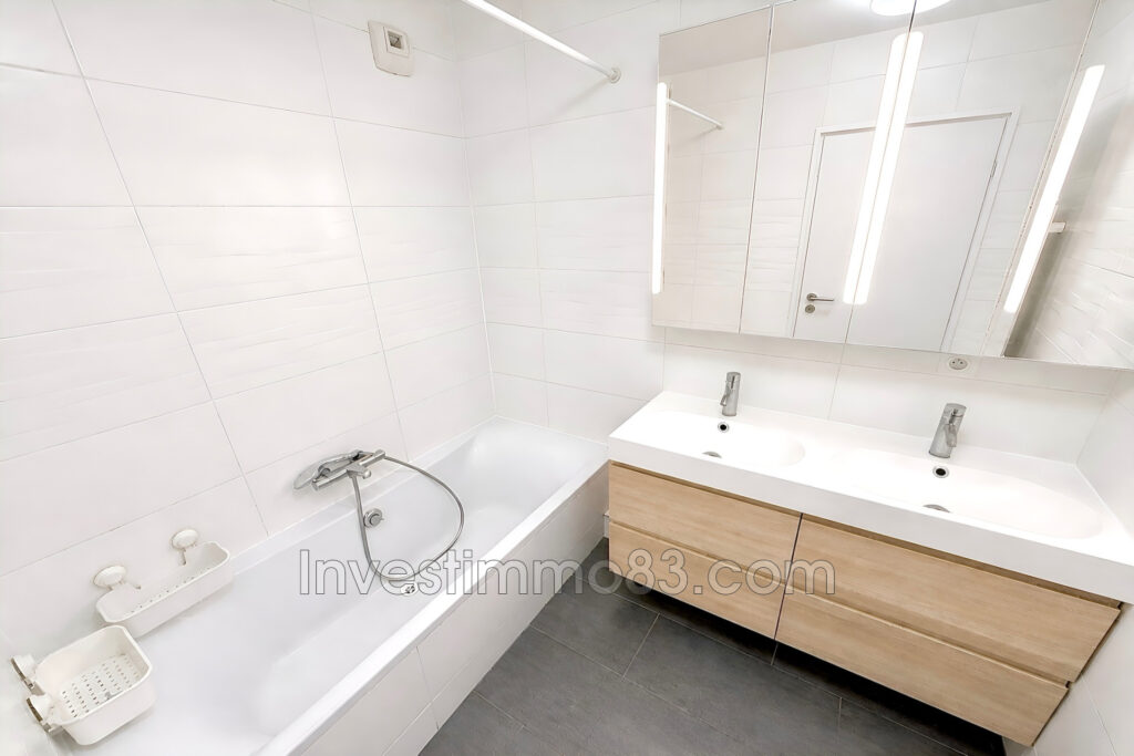 Dans une résidence fermée et sécurisée, bel appartement au 6èm – 4 pièces – 3 chambres – 77.41 m²