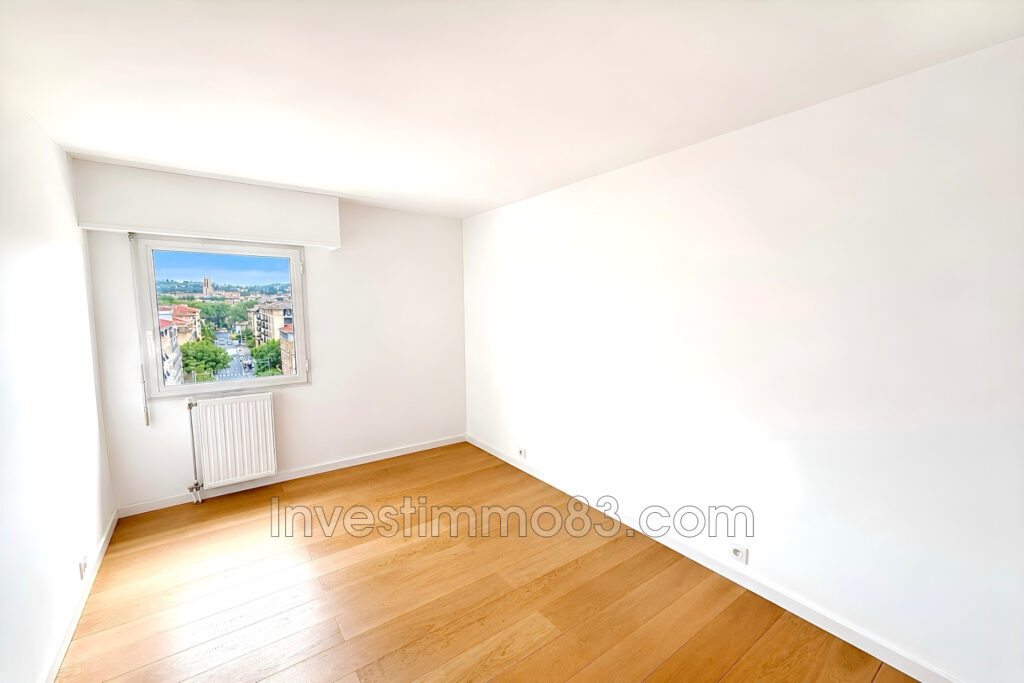 Dans une résidence fermée et sécurisée, bel appartement au 6èm – 4 pièces – 3 chambres – 77.41 m²