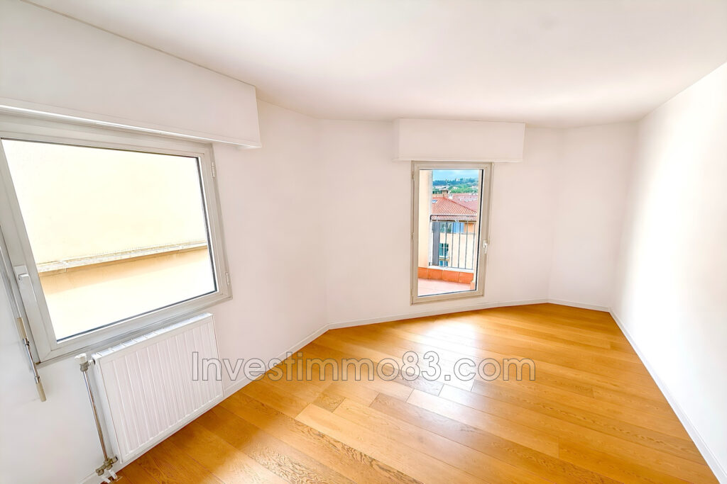 Dans une résidence fermée et sécurisée, bel appartement au 6èm – 4 pièces – 3 chambres – 77.41 m²