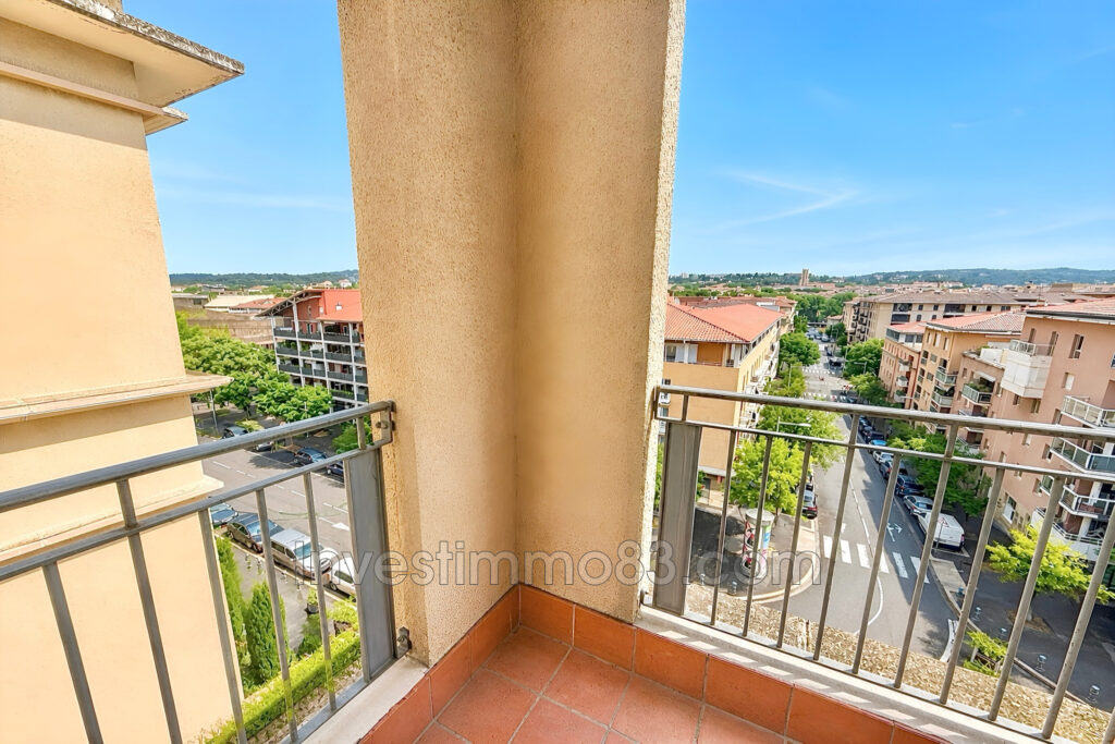 Dans une résidence fermée et sécurisée, bel appartement au 6èm – 4 pièces – 3 chambres – 77.41 m²