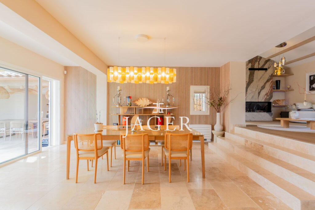 Villa entièrement rénovée avec vue mer panoramique !  – 5 pièces – 5 chambres – 240.00 m²
