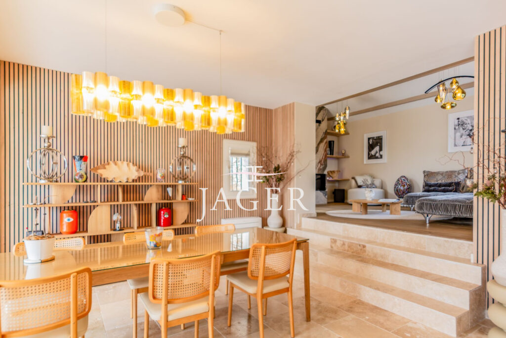 Villa entièrement rénovée avec vue mer panoramique !  – 5 pièces – 5 chambres – 240.00 m²