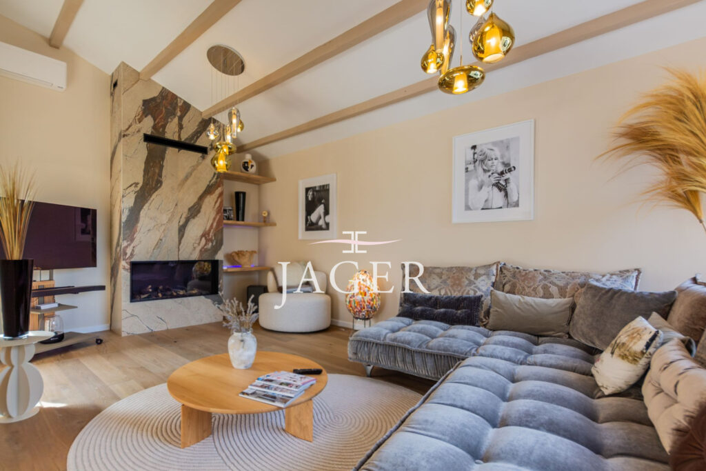 Villa entièrement rénovée avec vue mer panoramique !  – 5 pièces – 5 chambres – 240.00 m²