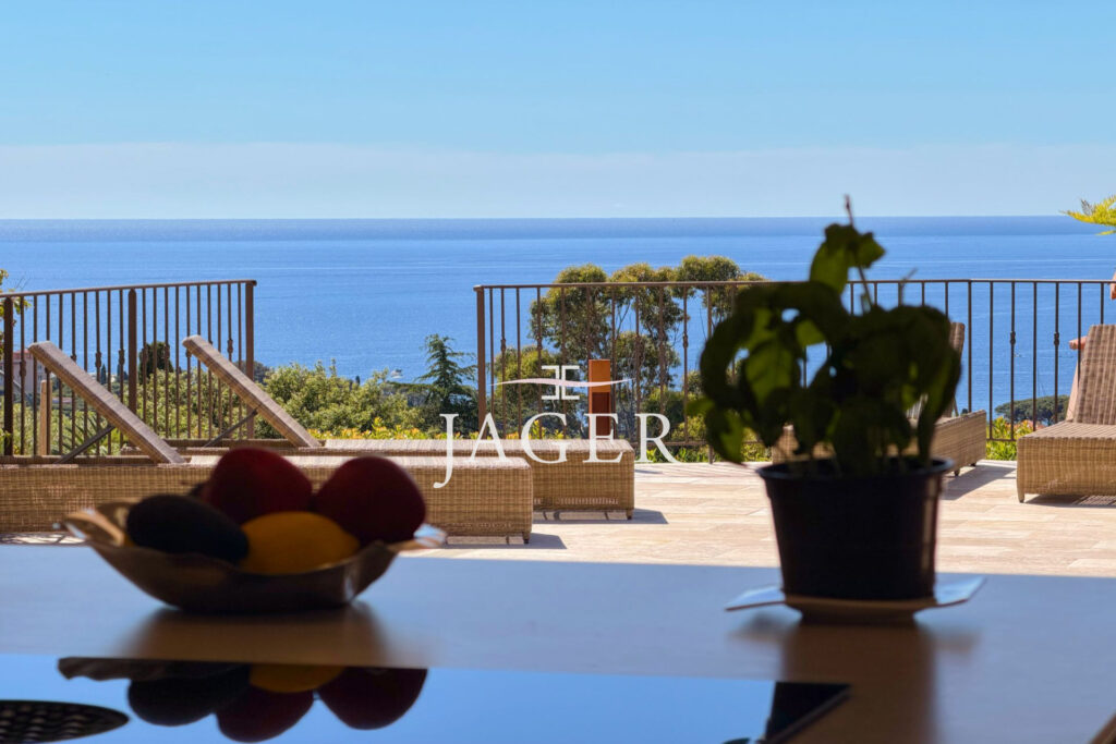 Villa entièrement rénovée avec vue mer panoramique !  – 5 pièces – 5 chambres – 240.00 m²