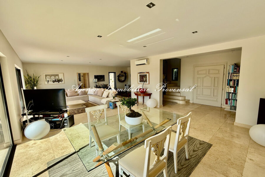 Maison à vendre à Sainte-Maxime — Vue mer — photo 12