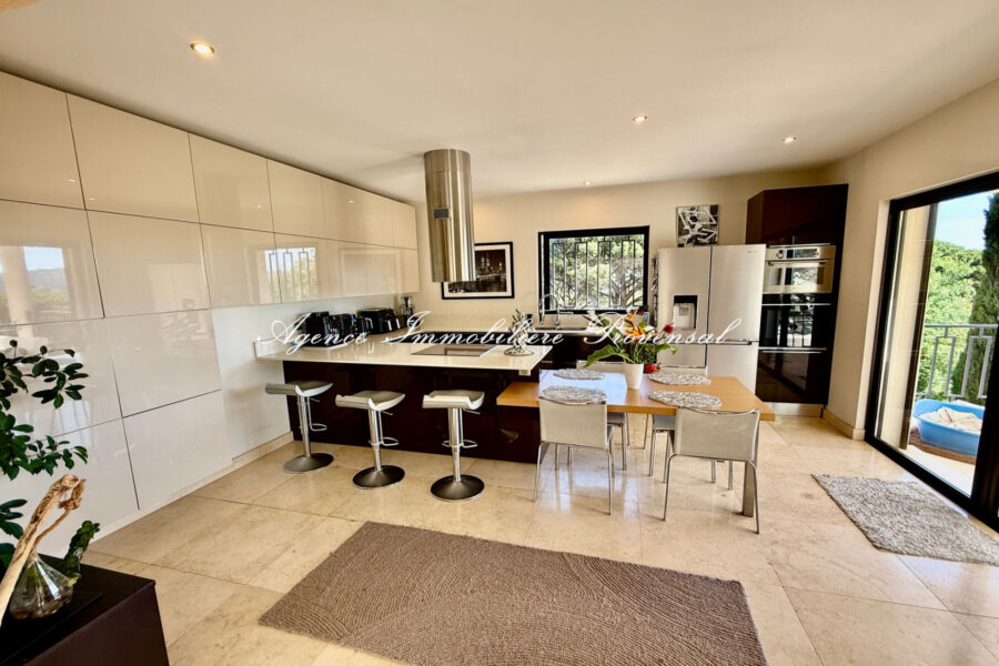 Maison à vendre à Sainte-Maxime — Vue mer — photo 13