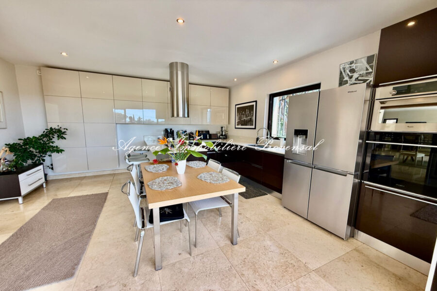 Maison à vendre à Sainte-Maxime — Vue mer — photo 14