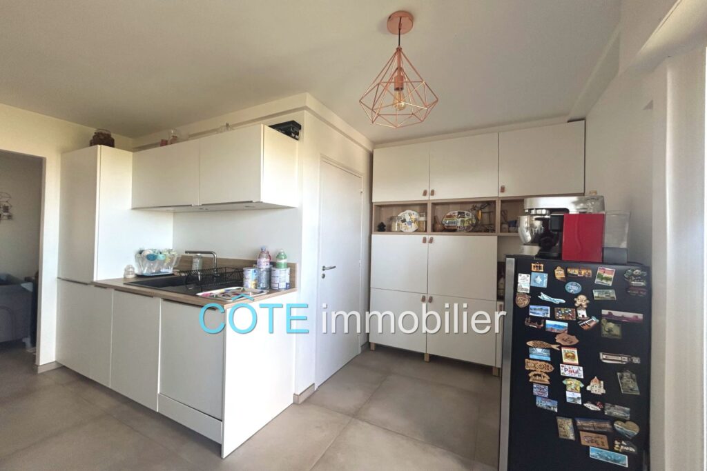 ANTIBES DERNIER ETAGE 3 PIECES TERRASSE PARKING CALME VUE DEGA – 3 pièces – 2 chambres – 68.00 m²