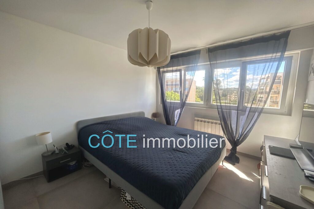 ANTIBES DERNIER ETAGE 3 PIECES TERRASSE PARKING CALME VUE DEGA – 3 pièces – 2 chambres – 68.00 m²