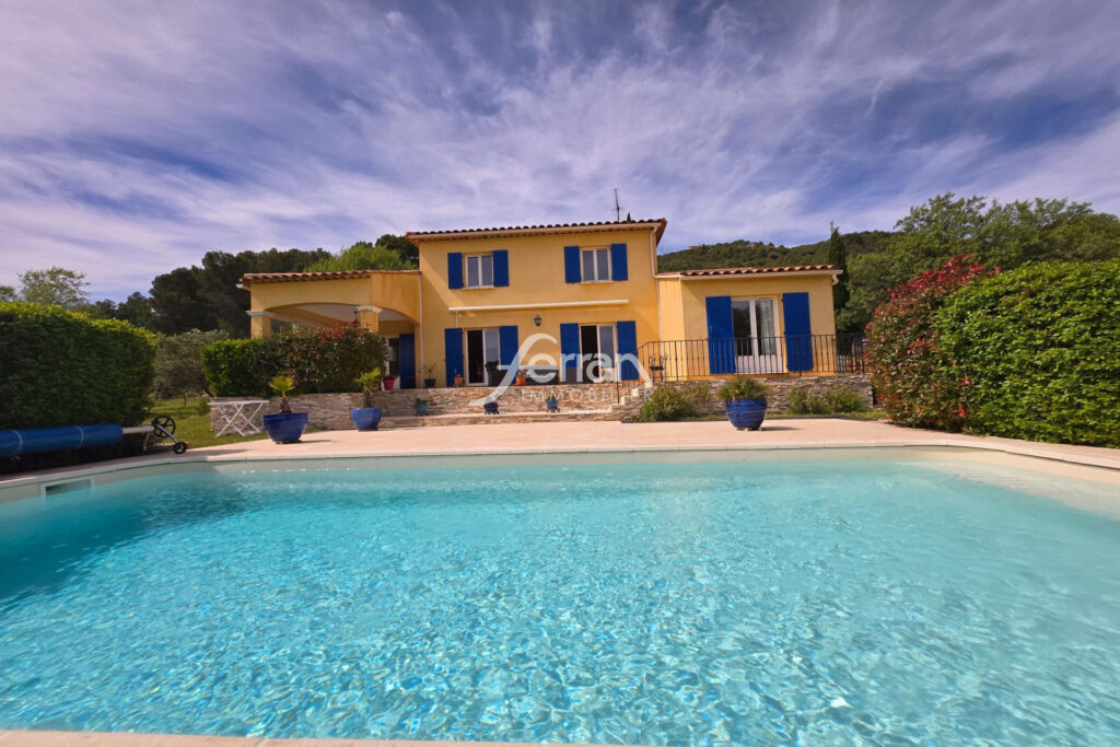 À vendre à Salernes villa 5 chambres avec piscine – 6 pièces – 5 chambres – 150.00 m²