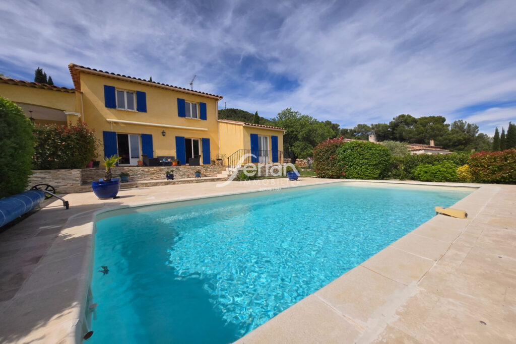 À vendre à Salernes villa 5 chambres avec piscine – 6 pièces – 5 chambres – 150.00 m²