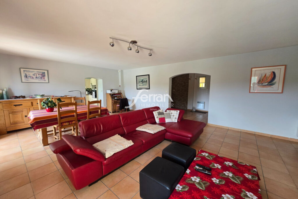 À vendre à Salernes villa 5 chambres avec piscine – 6 pièces – 5 chambres – 150.00 m²