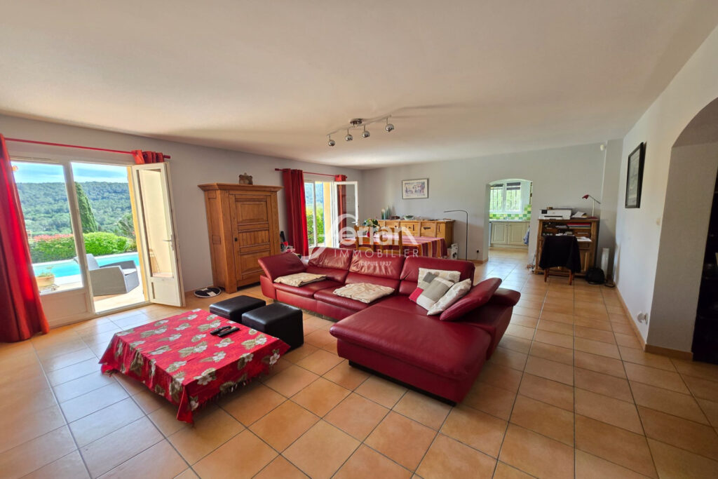 À vendre à Salernes villa 5 chambres avec piscine – 6 pièces – 5 chambres – 150.00 m²
