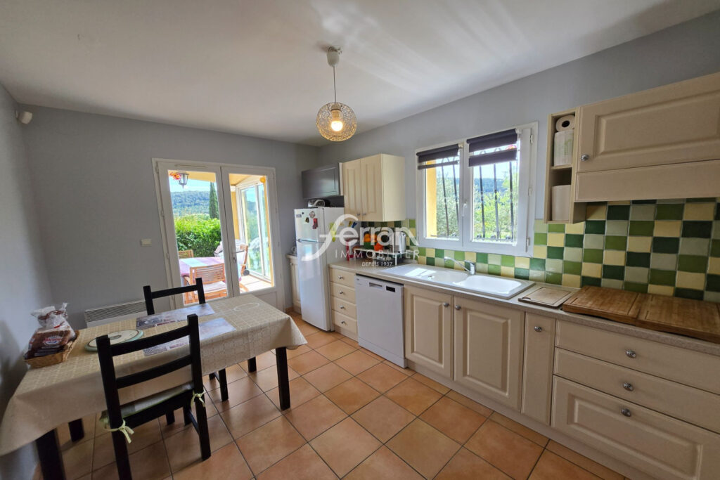 À vendre à Salernes villa 5 chambres avec piscine – 6 pièces – 5 chambres – 150.00 m²