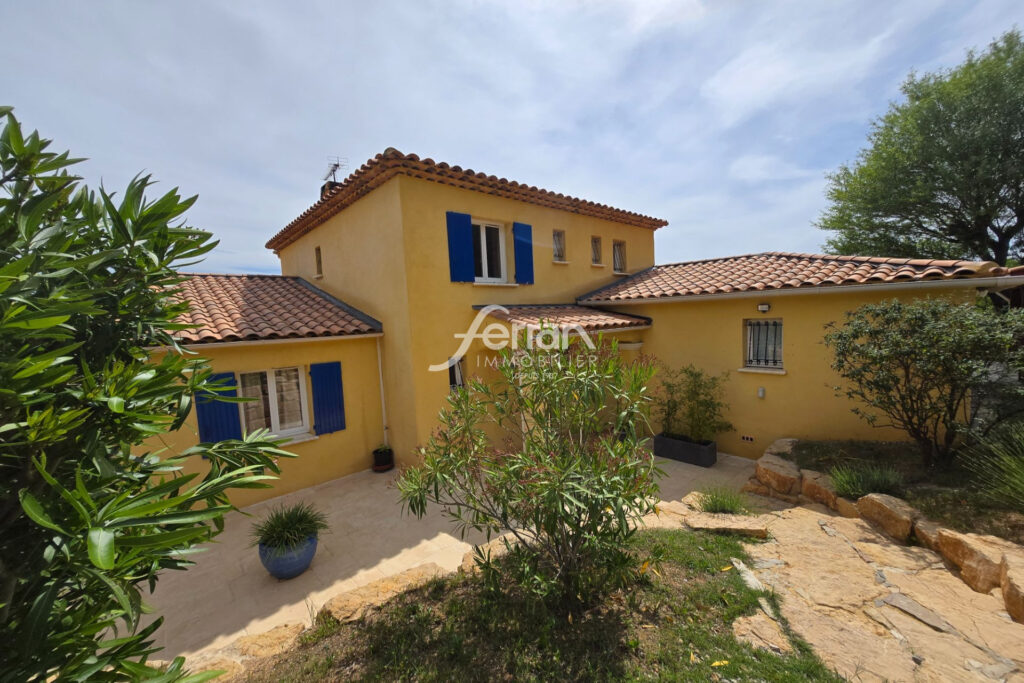 À vendre à Salernes villa 5 chambres avec piscine – 6 pièces – 5 chambres – 150.00 m²