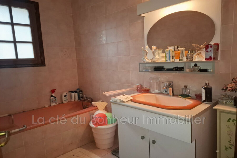 Maison à vendre à Régusse