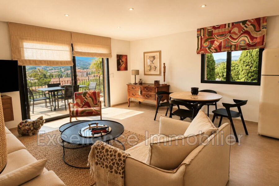 Appartement à vendre à Sainte-Maxime — Vue sur la ville — photo 2