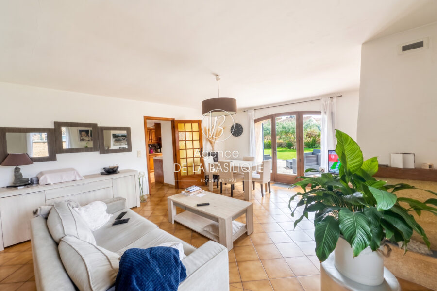 Maison à vendre à Saint-maximin-la-sainte-baume — Vue parc & jardin — photo 1