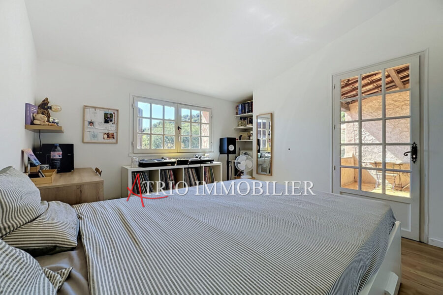 Maison à vendre à Saint-Laurent-du-Var — Vue nature — photo 10