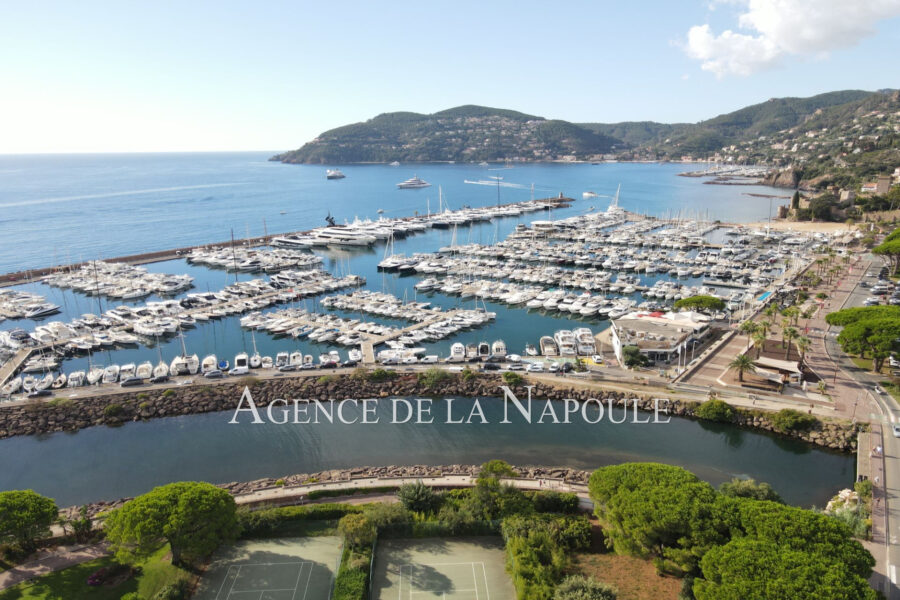 Appartement à vendre à Mandelieu-la-Napoule — Vue mer — photo 1