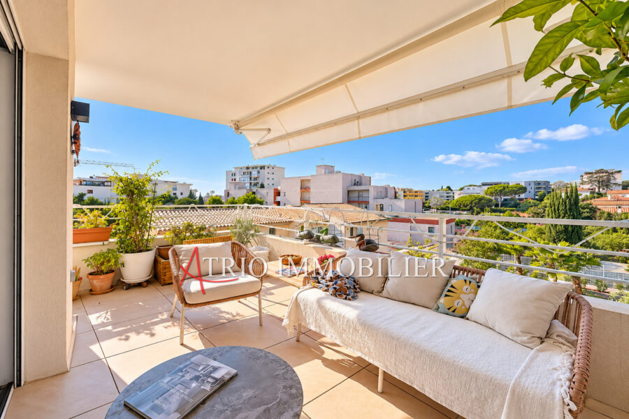 Appartement à vendre à Cagnes-sur-Mer — Vue sur la ville — photo 1