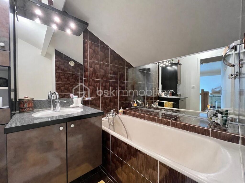 DIJON Montchapet : Dernier étage/terrasse appartement duplex 64m² – 1 chambre avec piscine et garage – 2 pièces – 1 chambre – 63 m²