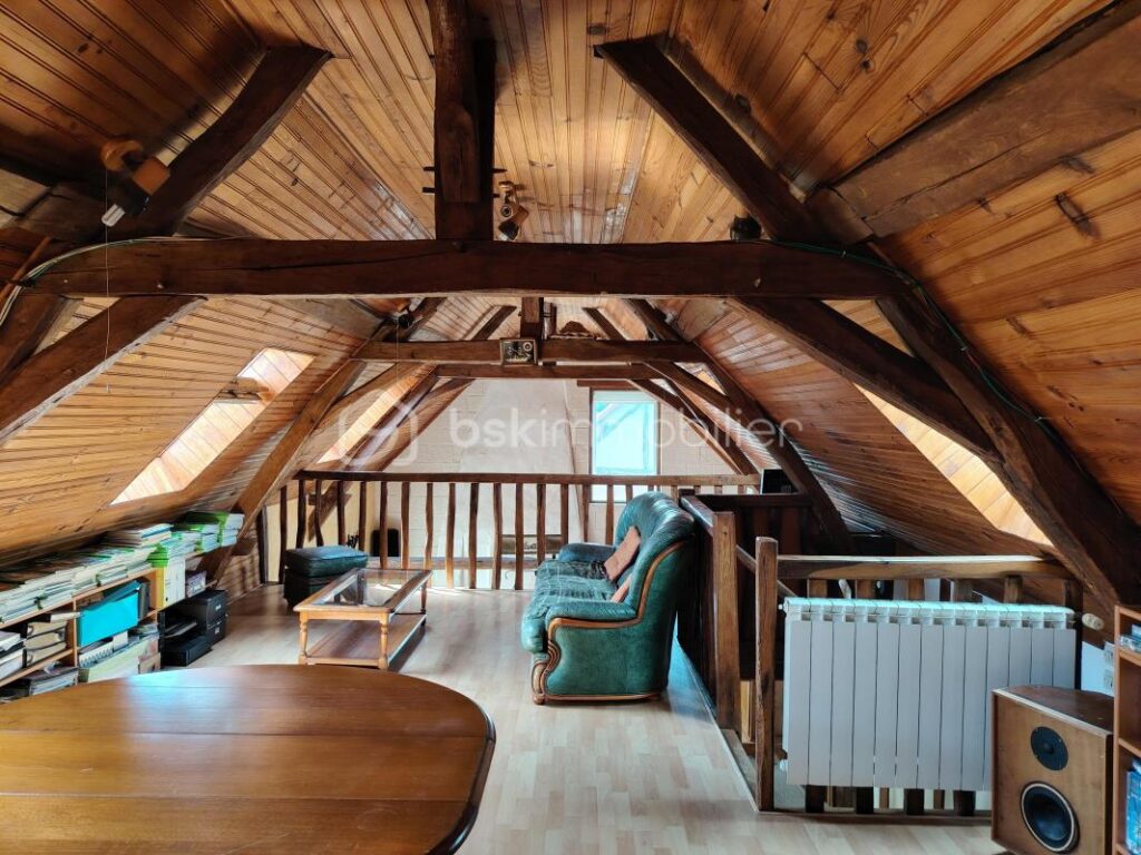 longère 6 pièces 139 m² et gite 56 m² 4 pièces – 6 pièces – 4 chambres – 196 m²