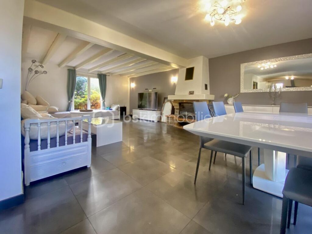 MONTFERMEIL QUARTIER DU MOULIN – 8 pièces – 6 chambres – 150 m²