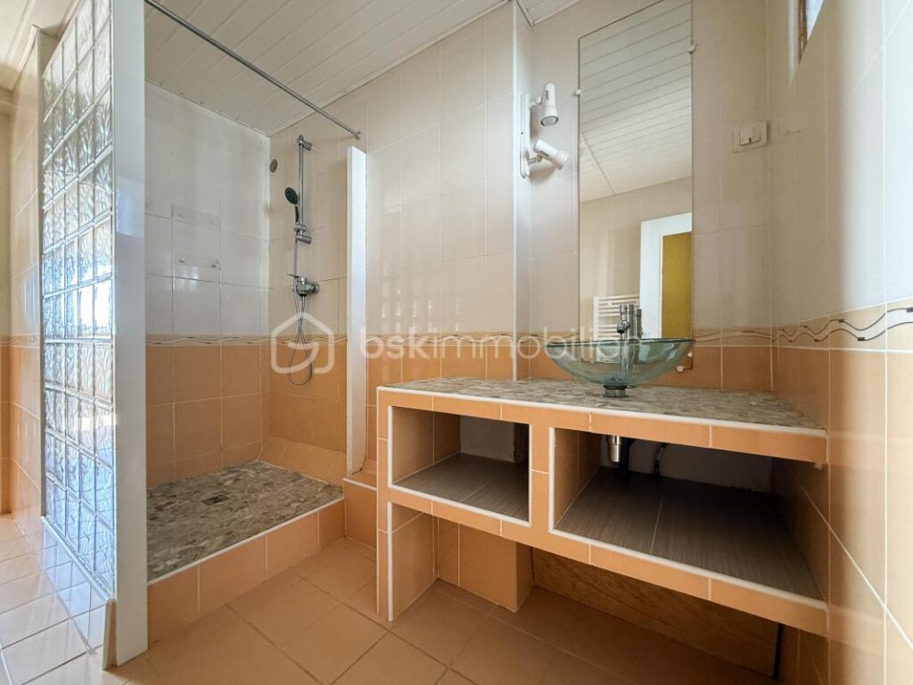 Quartier Saint-Marc : appartement lumineux avec une magnifique vue sur la rade – 3 pièces – 2 chambres – 74 m²