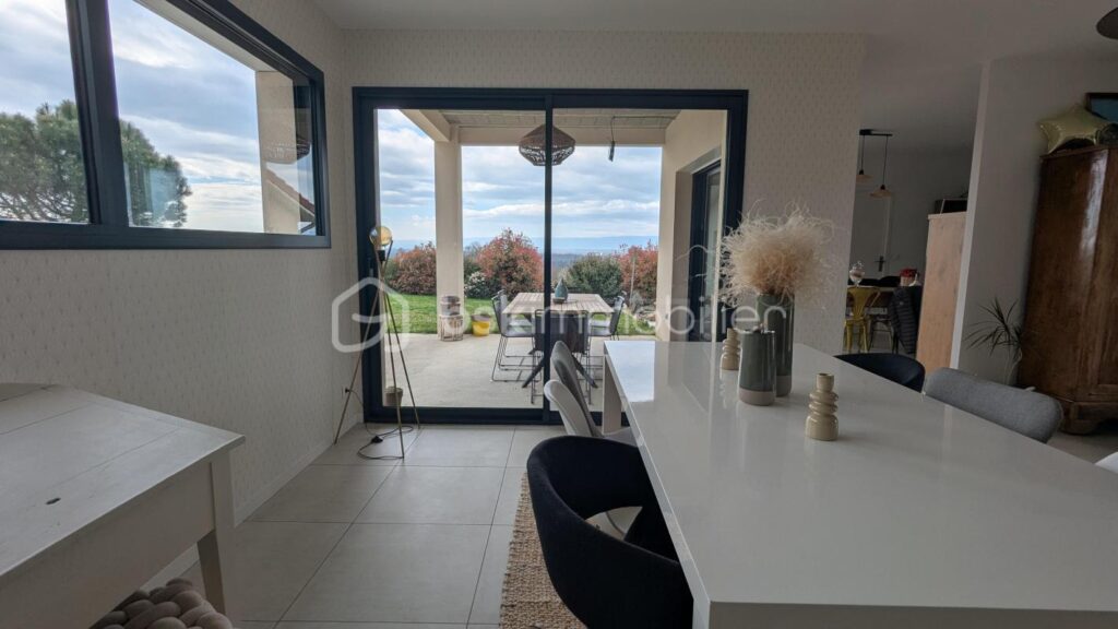 VILLA D&rsquo;ARCHITECTE – 6 pièces – 4 chambres – 163 m²