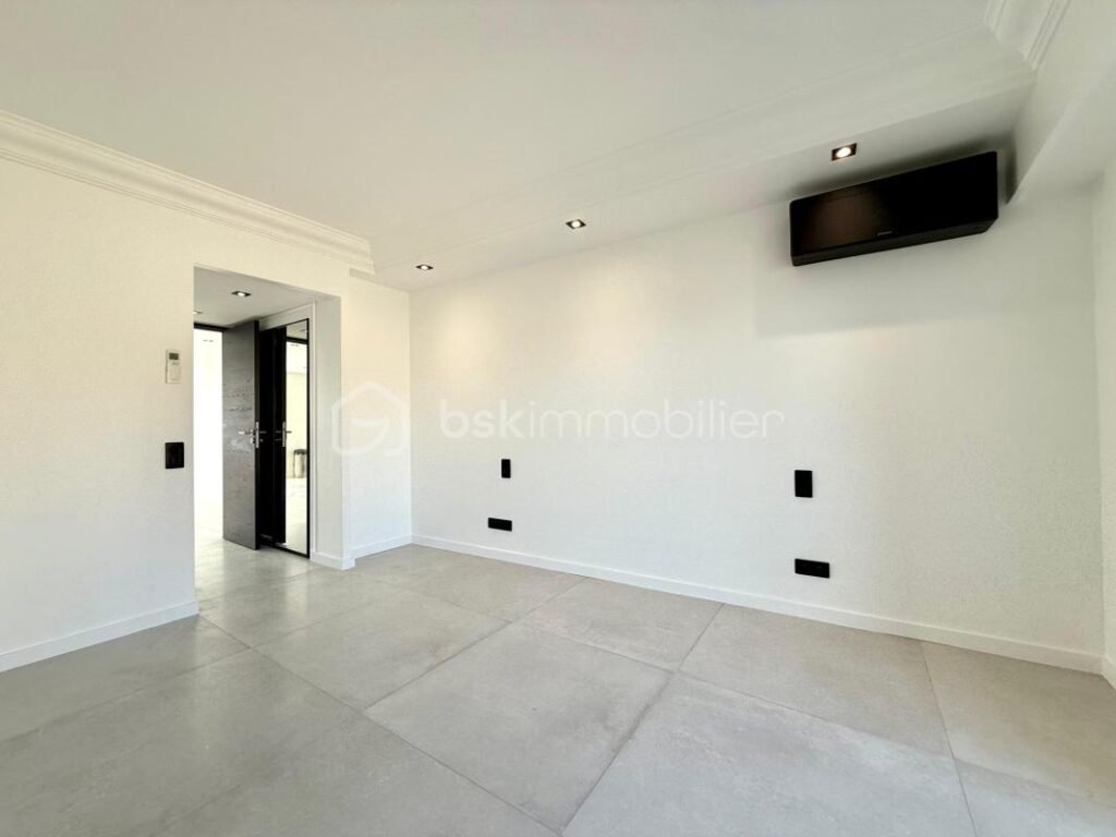 CANNES CROISETTE – APPARTEMENT 2 PIECES – 53M² – TERRASSE 12M² – VUE MER ET PALAIS DES FESTIVALS – PARKING – 2 pièces – 1 chambre – 49 m²