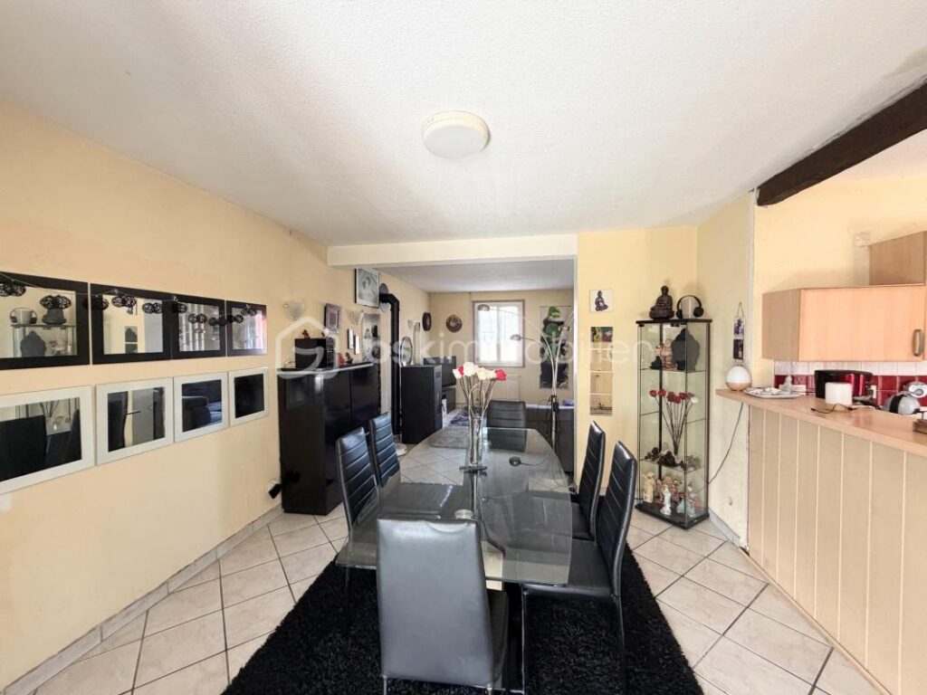 Maison de 106 m2 à rafraîchir de l’intérieur avec beaucoup d’atouts et en prime une belle vue sur les Pyrénées – 7 pièces – 4 chambres – 106 m²