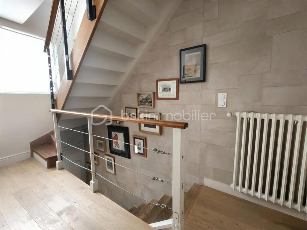 Charmante maison au coeur du village avec jardin – 6 pièces – 4 chambres – 142 m²